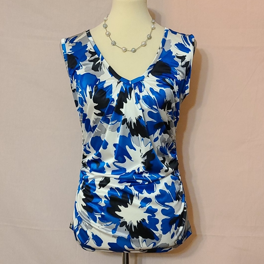 Sleeveless V-neck Pattern Top